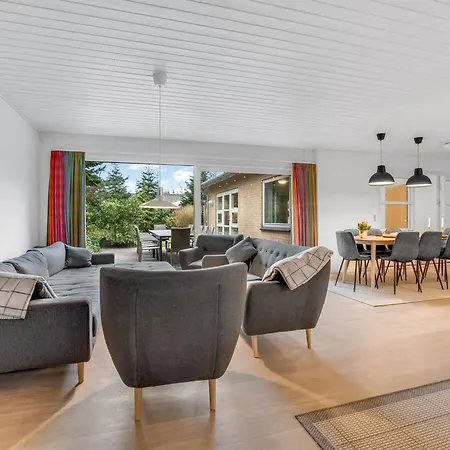Siggut - 100m From The Sea By Interhome Ferienhaus Bøtø By