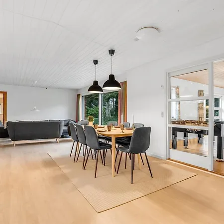 Siggut - 100m From The Sea By Interhome